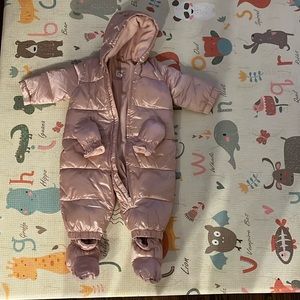 Gap 6-12 M pink snow suit - new worn